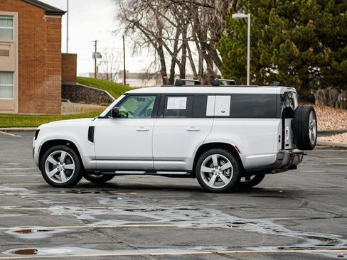 Used 2023 Land Rover Defender 130 First Edition image 7
