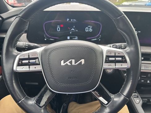 Used 2023 Kia Telluride EX w/ EX Captain's Chair Package image 12