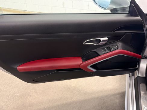 Certified 2024 Porsche 718 Boxster RWD image 19