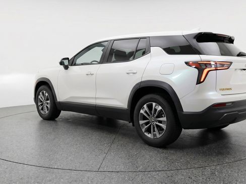 Used 2025 Chevrolet Equinox LT FWD image 6