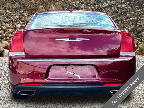 Used 2015 Chrysler 300 Limited RWD image 4