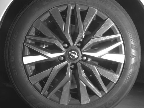 Used 2025 Nissan Altima 2.5 SV FWD image 12