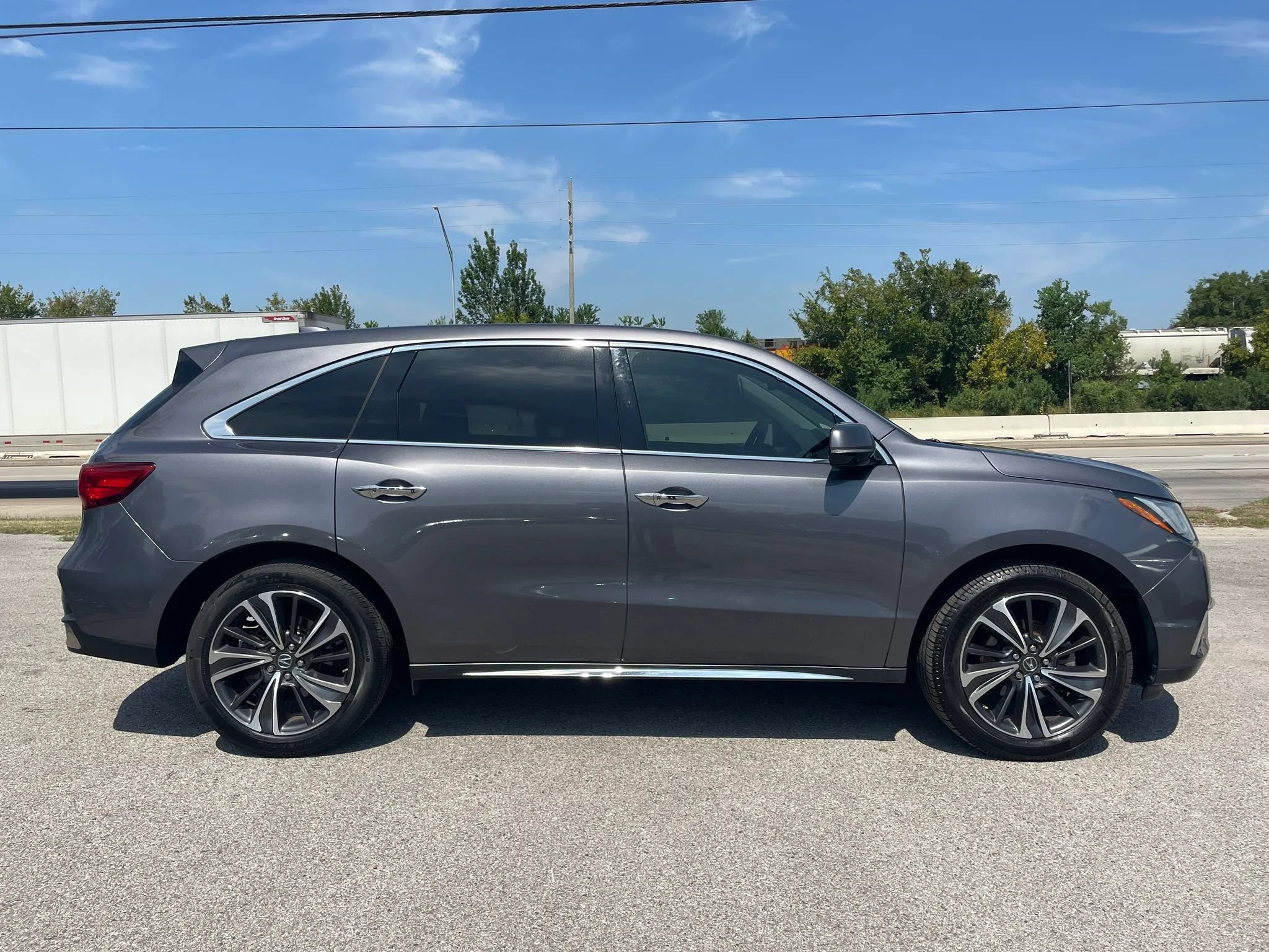 Used 2020 Acura MDX w/ Technology Package FWD image 4