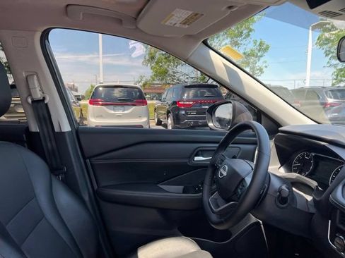 Used 2025 Nissan Rogue SV w/ SV Premium Package FWD image 34