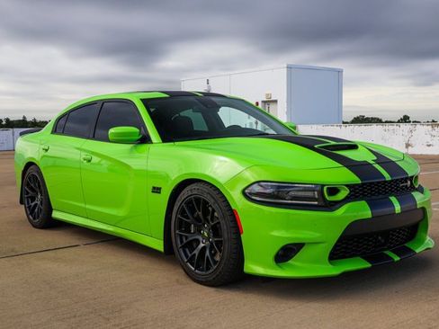 Used 2019 Dodge Charger Scat Pack w/ Dynamics Package RWD image 3