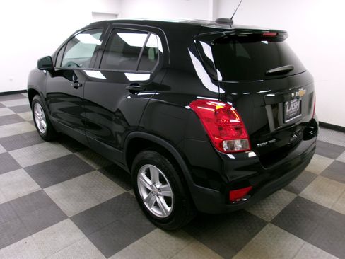 Used 2022 Chevrolet Trax LS w/ Tint and Cruise Package AWD/4WD image 2