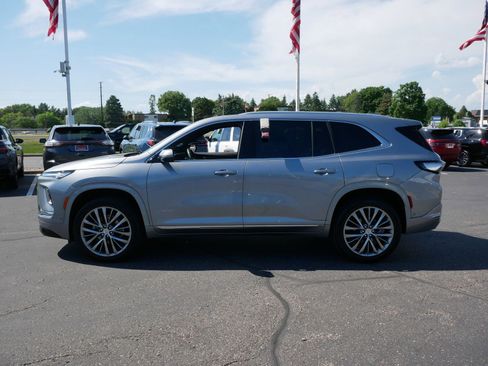 Used 2025 Buick Enclave Avenir w/ Super Cruise Package AWD/4WD image 6