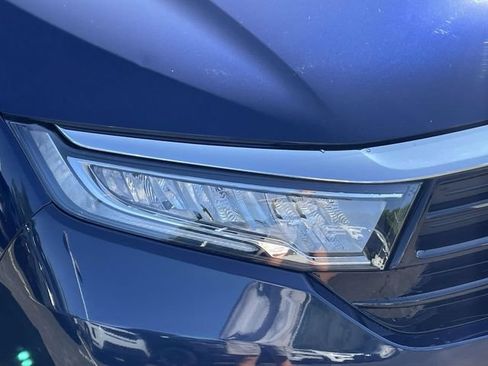 Used 2024 Honda Odyssey Touring image 3