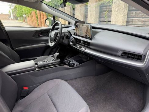 Used 2025 Toyota Prius LE FWD image 19