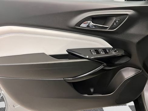 Certified 2025 Chevrolet Trax LT FWD image 12