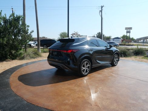 Used 2023 Lexus RX 350 Premium image 2