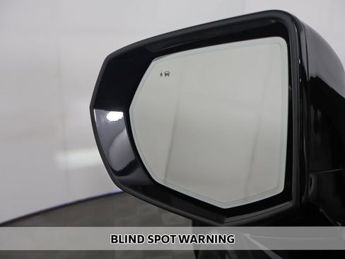 Used 2023 GMC Yukon XL Denali Ultimate AWD/4WD image 10