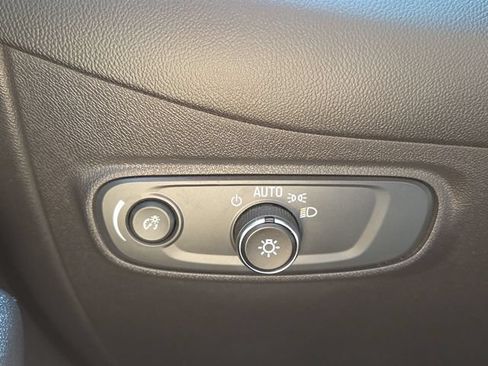 Used 2021 Chevrolet Equinox LS w/ LS Convenience Package FWD image 25