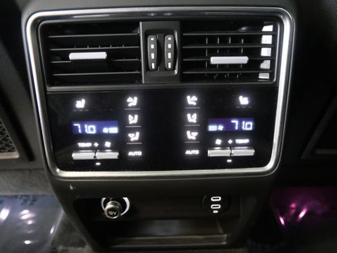 Used 2023 Porsche Cayenne AWD/4WD image 35