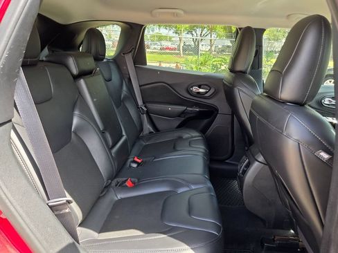 Used 2020 Jeep Cherokee Latitude Plus AWD/4WD image 25