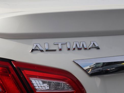 Used 2016 Nissan Altima 2.5 SR w/ LED Appearance Package image 25