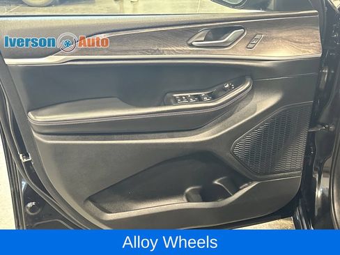 Used 2023 Jeep Grand Cherokee L Limited AWD/4WD image 15