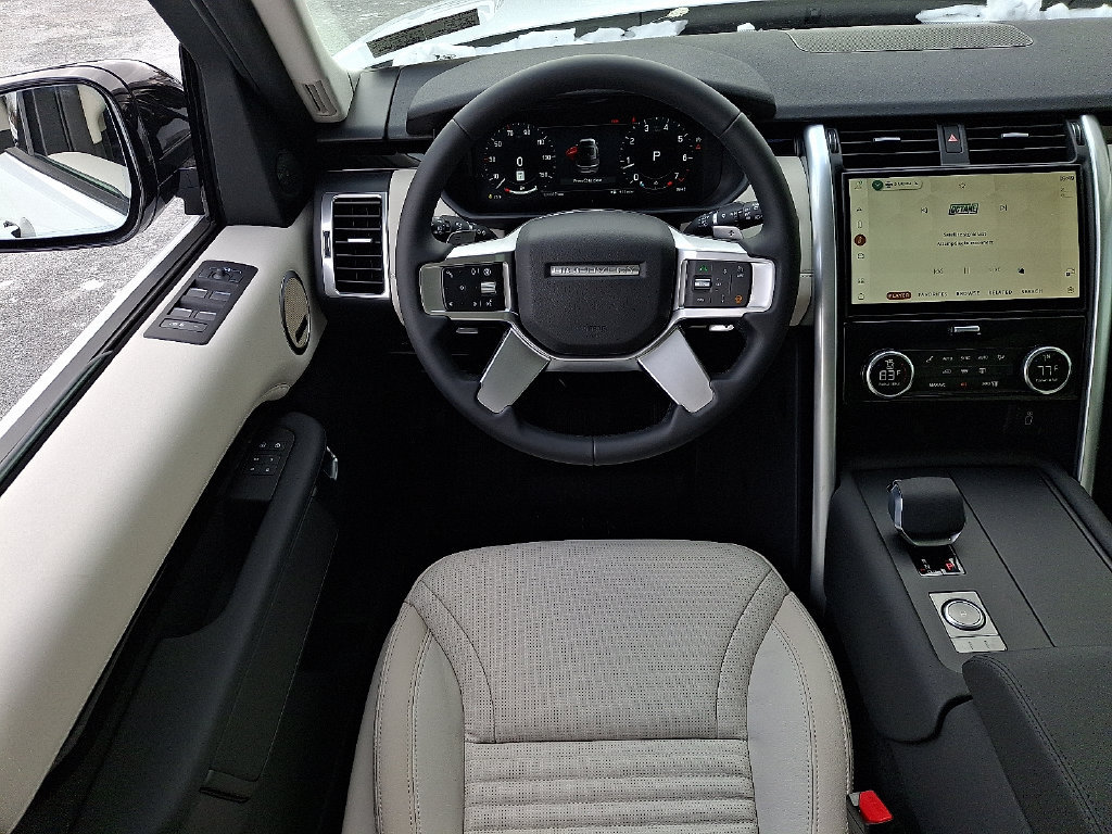Used 2026 Land Rover Discovery S AWD/4WD image 7