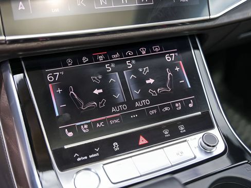 Used 2019 Audi Q8 Prestige w/ Luxury Package AWD/4WD image 17
