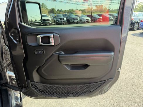 Used 2021 Jeep Wrangler Sport AWD/4WD image 16
