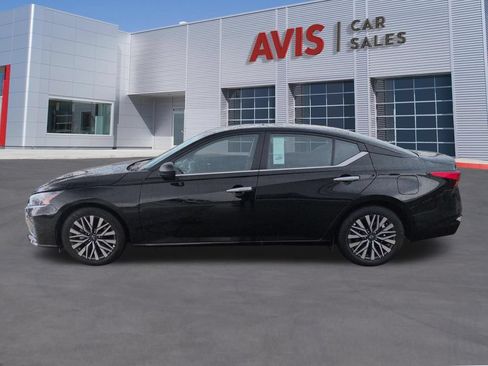 Used 2025 Nissan Altima 2.5 SV FWD image 10