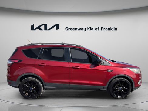 Used 2017 Ford Escape SE w/ Equipment Group 201A image 8