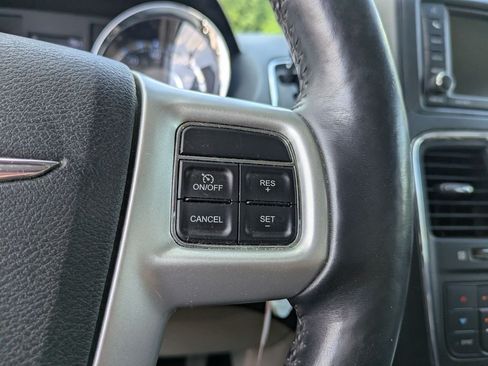 Used 2015 Chrysler Town & Country Touring-L w/ Mopar Premium Addition Group FWD image 29