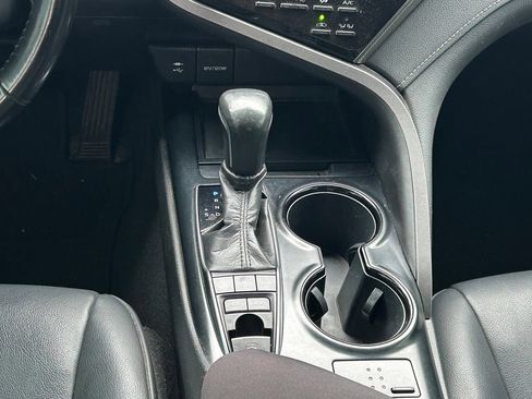 Used 2019 Toyota Camry SE FWD image 19