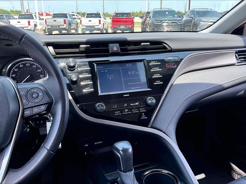Used 2020 Toyota Camry SE FWD image 7
