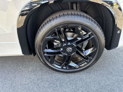 New 2026 Volkswagen Tiguan SE R-Line FWD image 6