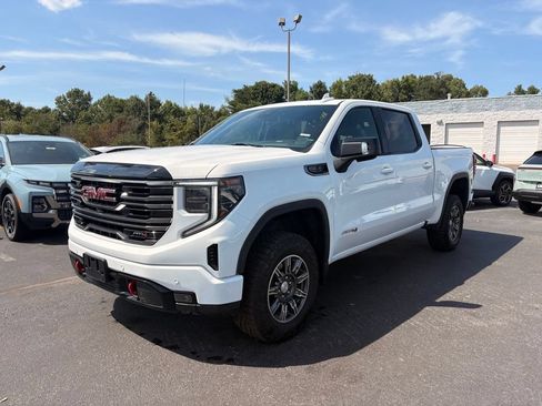 Used 2025 GMC Sierra 1500 AT4 AWD/4WD image 3