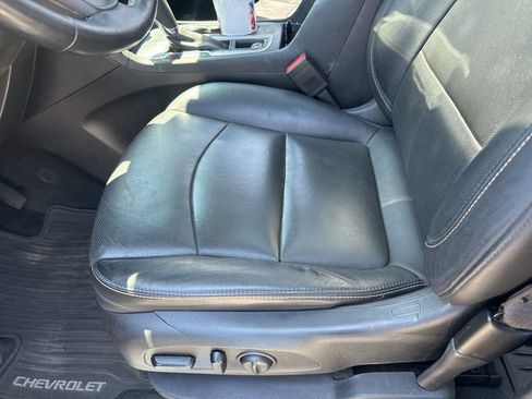 Used 2018 Chevrolet Equinox Premier FWD image 16