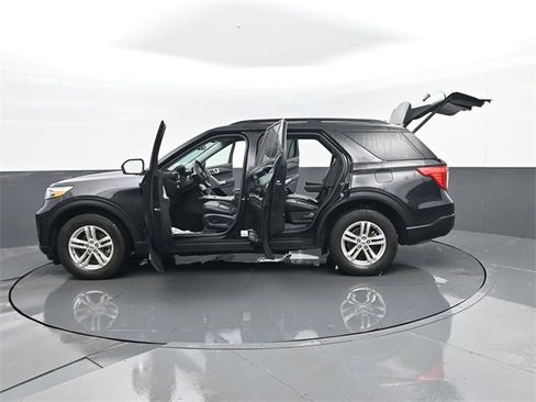 Used 2022 Ford Explorer XLT w/ Equipment Group 202A image 32