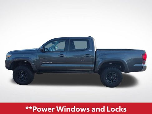 Used 2019 Toyota Tacoma SR5 RWD image 12