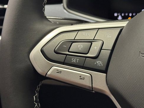 New 2025 Volkswagen Taos SE image 25