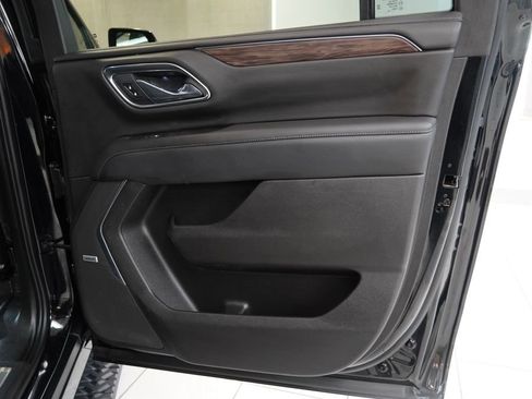 Used 2021 Chevrolet Suburban Z71 w/ Z71 Signature Package AWD/4WD image 34