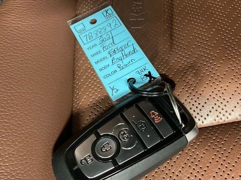Used 2021 Ford Explorer King Ranch w/ Premium Technology Package image 32