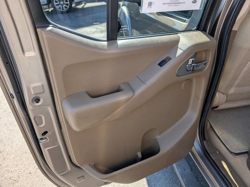 Used 2006 Nissan Frontier LE w/ (H01) Rockford Fosgate Pkg image 32