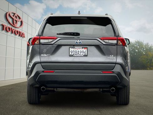 Used 2021 Toyota RAV4 LE AWD/4WD image 4