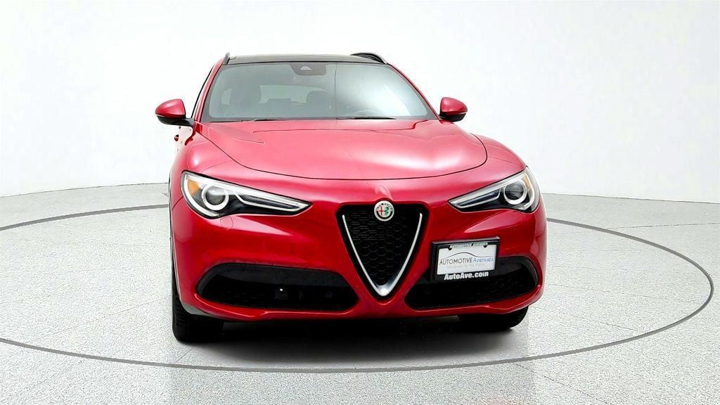 Used 2023 Alfa Romeo Stelvio Ti AWD/4WD image 2