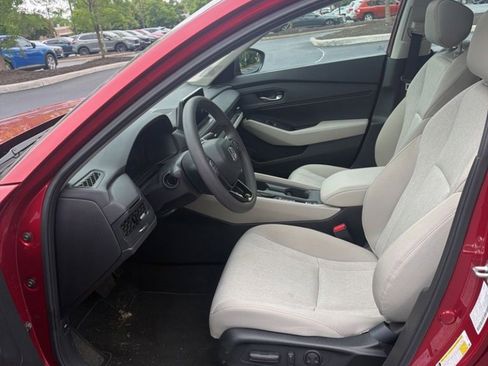 Used 2025 Honda Accord SE image 13