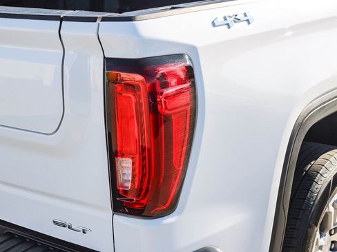 Used 2024 GMC Sierra 1500 SLT image 10