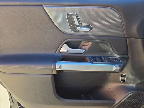 Used 2021 Mercedes-Benz GLB 250 w/ Premium Package image 15