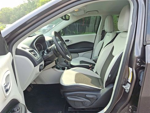 Used 2021 Jeep Compass Latitude w/ Driver Assistance Group image 13