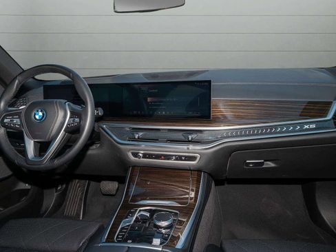 Used 2024 BMW X5 xDrive50e image 4