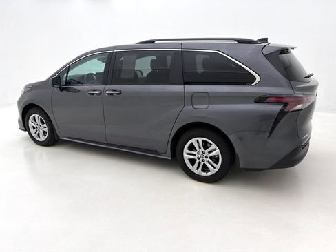 Used 2025 Toyota Sienna XLE w/ XLE Plus Package AWD/4WD image 10