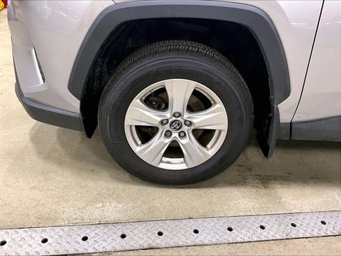 Used 2019 Toyota RAV4 XLE w/ Convenience Package image 4