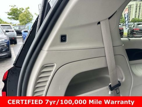 Used 2022 Chrysler Pacifica Touring-L AWD/4WD image 16
