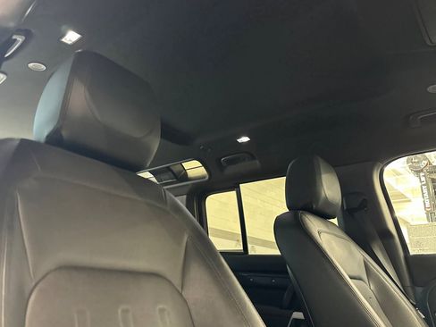Used 2022 Land Rover Defender 110 S image 25