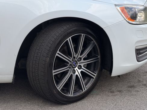 Used 2017 Volvo S60 T5 Inscription Platinum FWD image 5